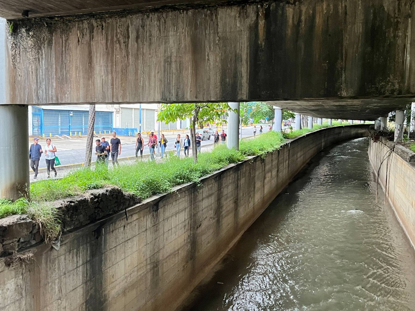 Caminata colectiva por el río Guaire, Caracas